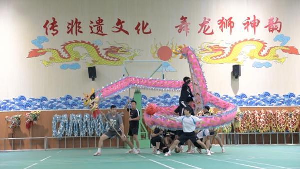 上海的海｜三林舞龙：消防兵到舞龙队长，90后诠释龙狮精神